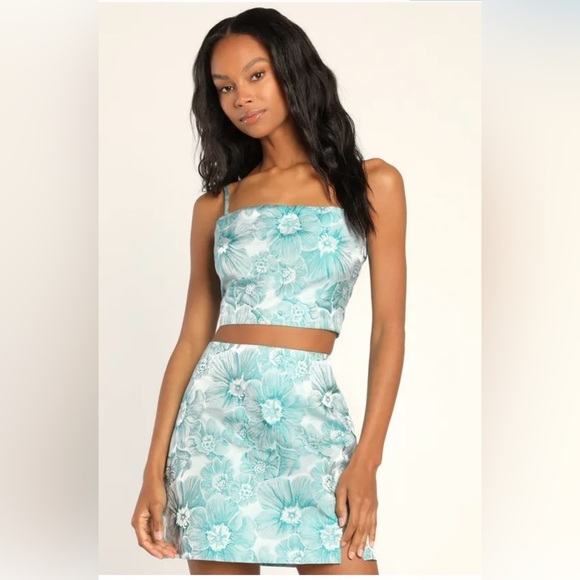 BNWT Lulus Blossom Blue Floral Jacquard crop Top size M - Picture 1 of 5